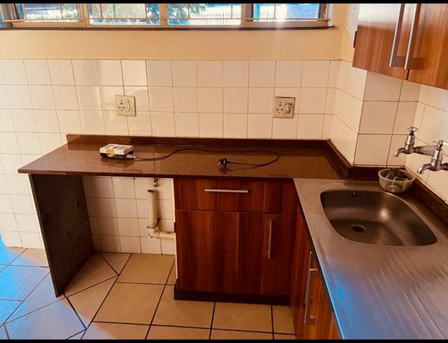 2 BEDROOM APARTMENT FOR SALE IN SILVERTON